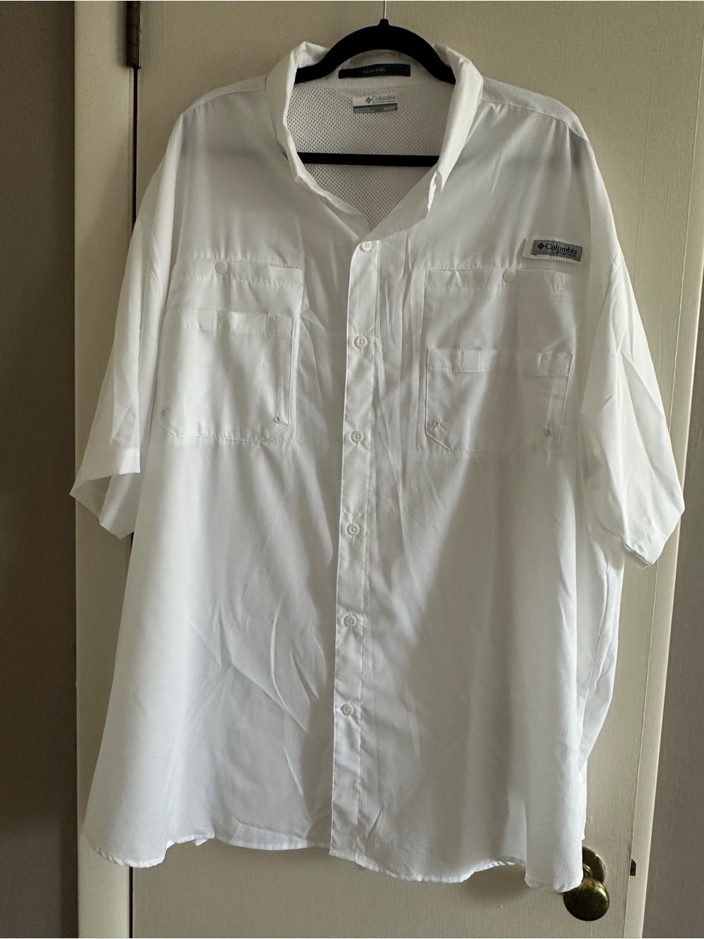 Columbia White Short-Sleeve Button-Down Fishing Shirt